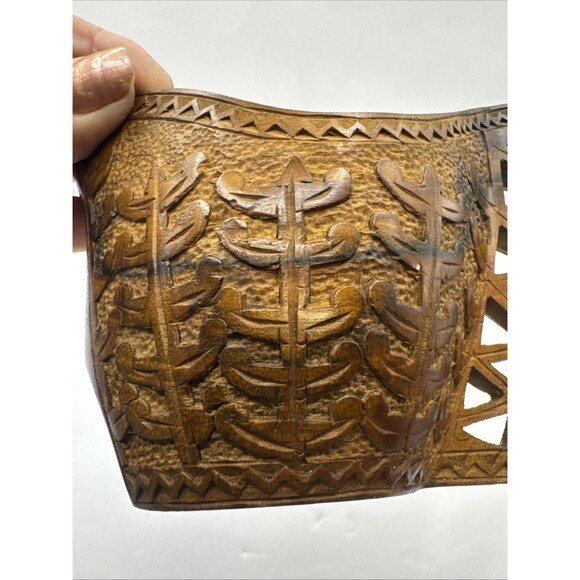 4"H Vtg Hand Carved Wood Wedding Cup Yugoslavia European Balkan Teak Vase Kuksa - Picture 8 of 9